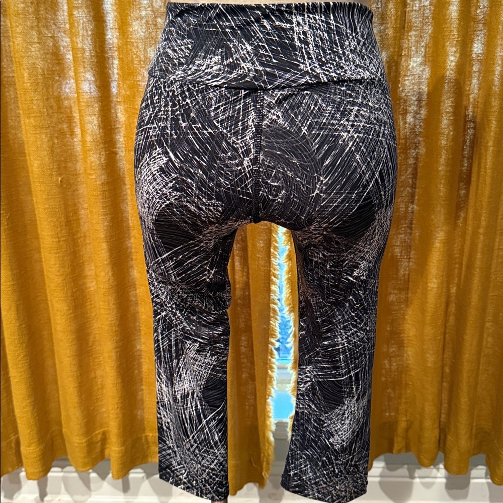 Pattern Yoga Pants - Picture 2 of 3